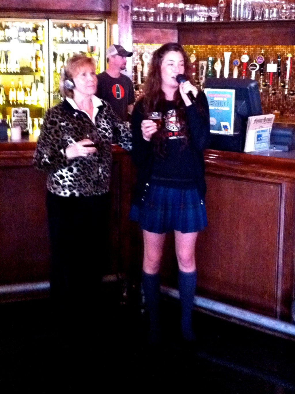 2012/00(MISC)/1024x768_2012-01-22-Janeen's Saucer Party-2.jpg
